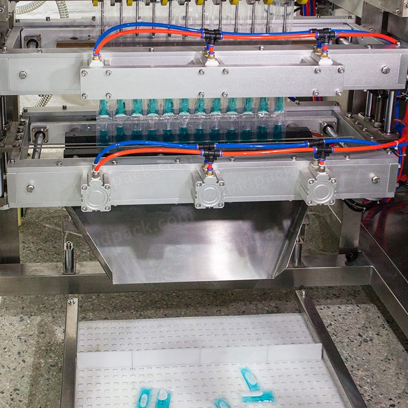 Multi Track Liquid Sachet Filling Machine With Counting Sachet Into Box